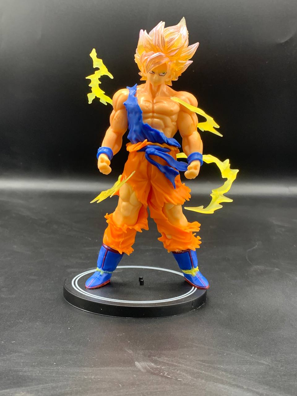 Son Goku Super Saiyan Figure