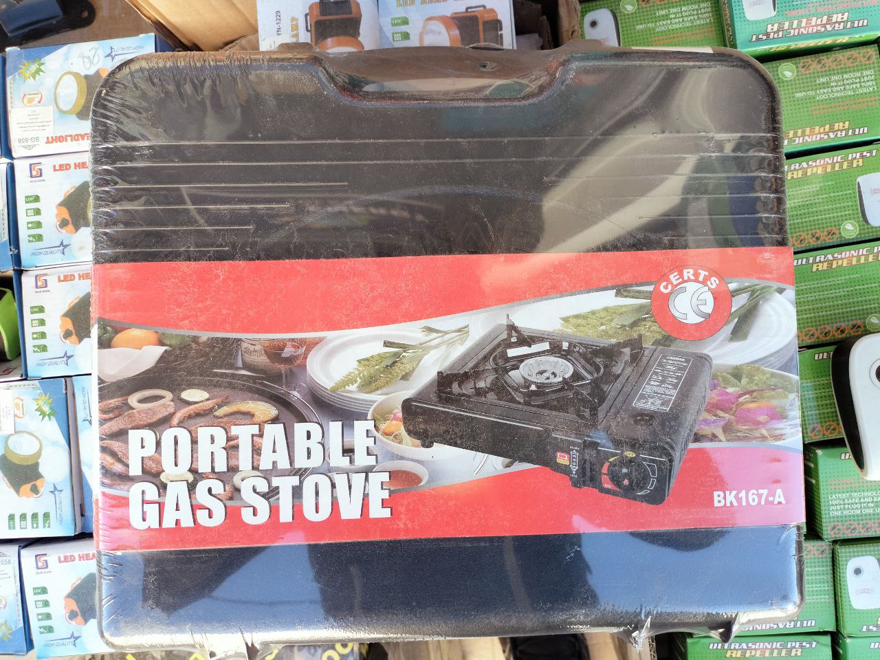 Camping gas stove with automatic ignition