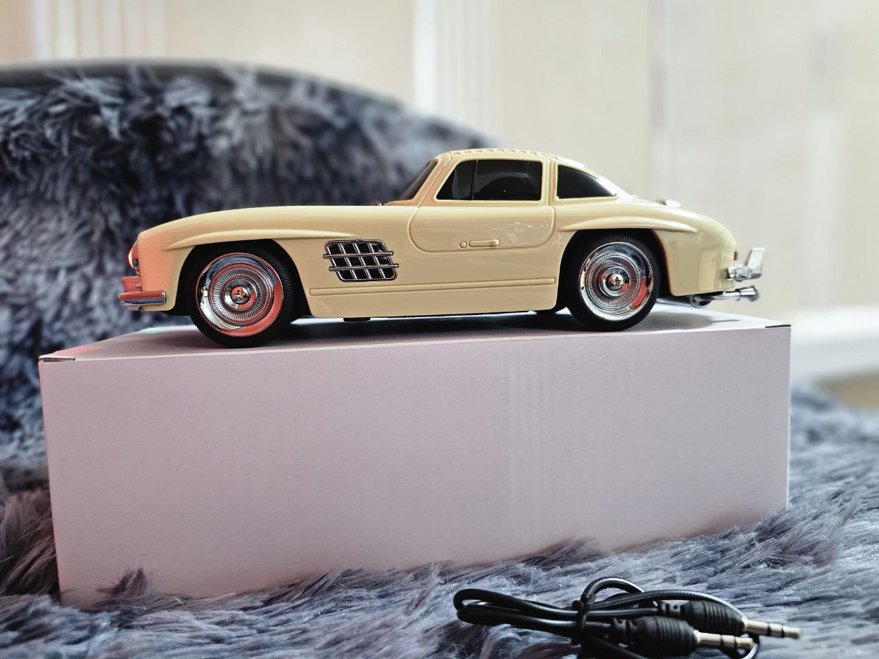 Wireless Bluetooth speaker vintage car design