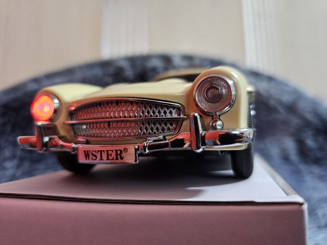 Wireless Bluetooth speaker vintage car design
