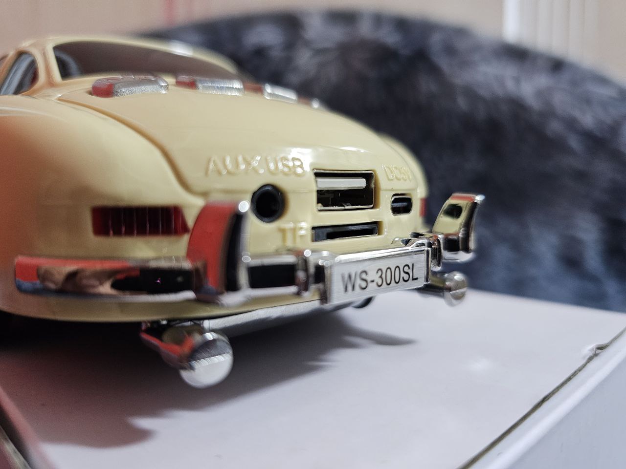 Wireless Bluetooth speaker vintage car design