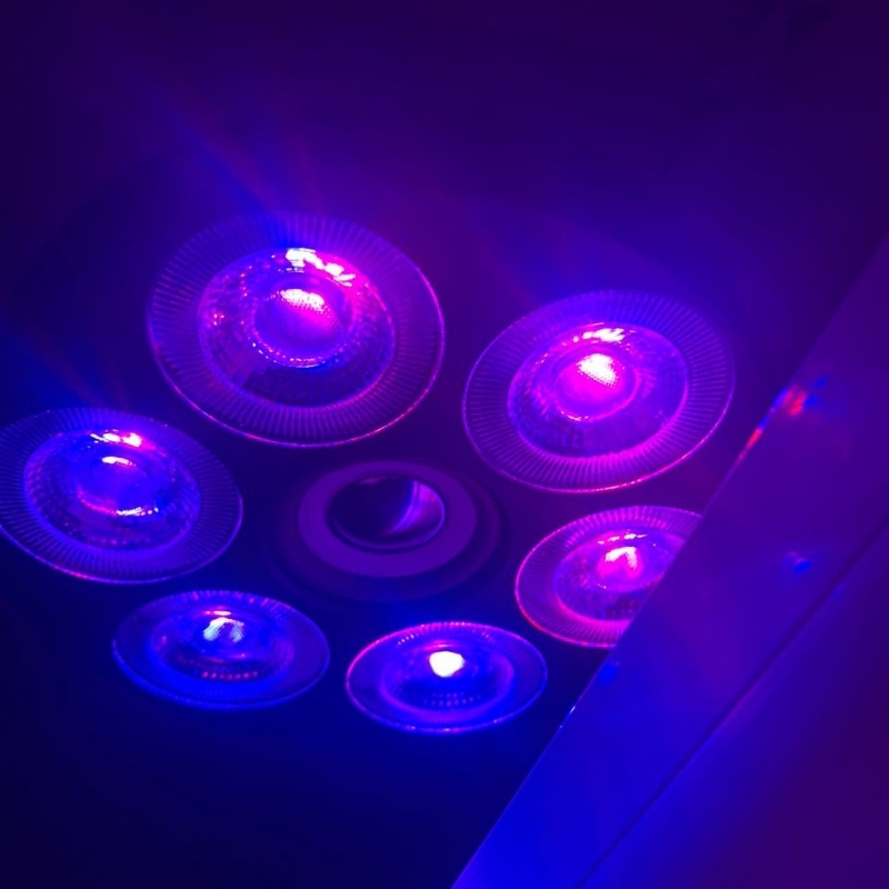 جهاز عرض ضوئي صوتي 4 في 1 RGB+W مع بلوتوث وتأثير وميض
