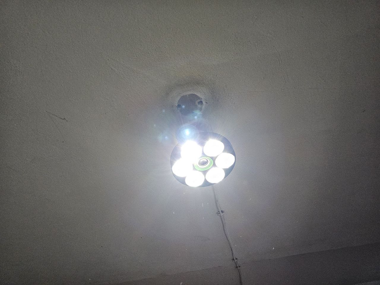جهاز عرض ضوئي صوتي 4 في 1 RGB+W مع بلوتوث وتأثير وميض