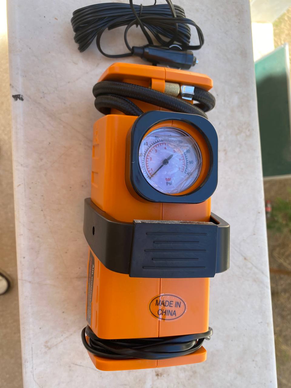 Dual adapter air compressor 220V/12V - 200 PSI - Orange