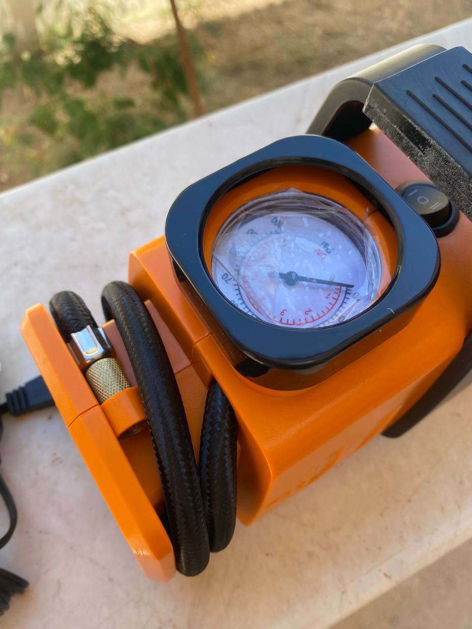 Dual adapter air compressor 220V/12V - 200 PSI - Orange