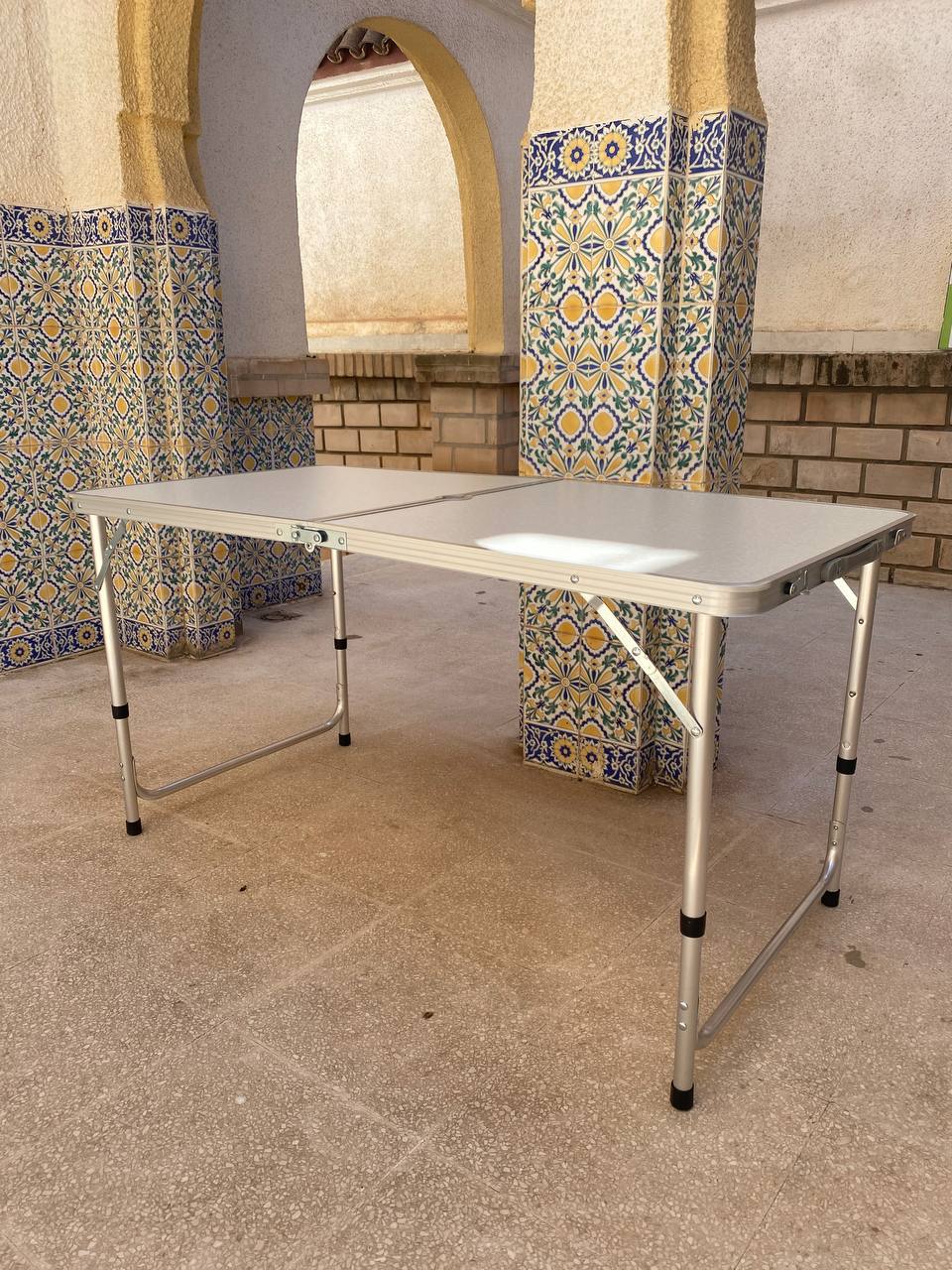 طاولة قابلة للطي على شكل حقيبة من الألومنيوم 120 × 60 × 70 سم