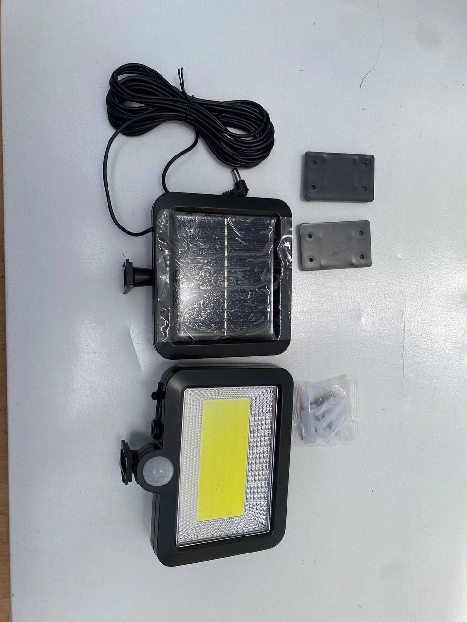 مصباح كشاف شمسي LED مع مستشعر حركة 5 واط IP44