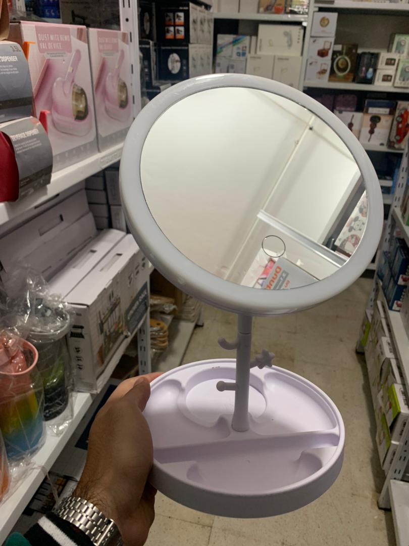مرآة تجميل دائرية بإضاءة LED قابلة للشحن