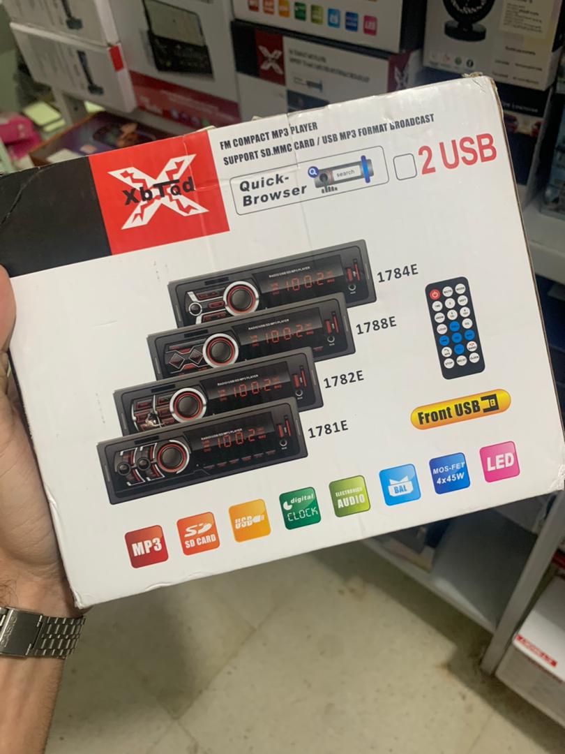 راديو سيارة وسائط متعددة بلوتوث مع منفذ USB و MicroSD و Aux