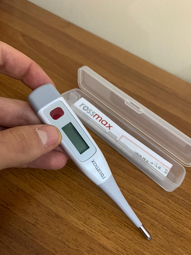 Kit de soin bébé : anneau de dentition silicone, thermomètre et mouche-bébé