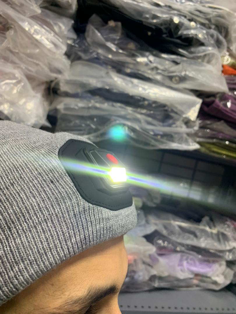 قبعة LED للجنسين قابلة للشحن عبر USB - رمادي