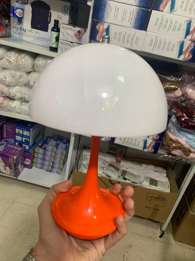 مصباح طاولة LED بتصميم فطر
