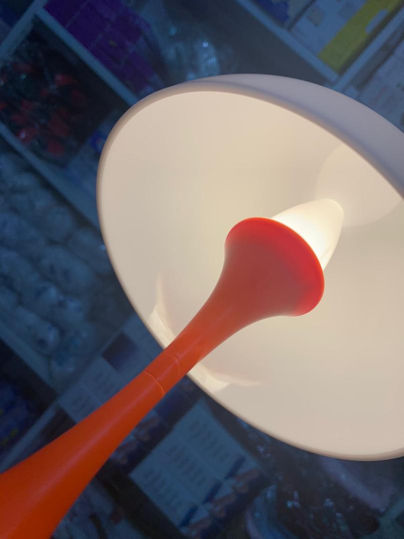 مصباح طاولة LED بتصميم فطر