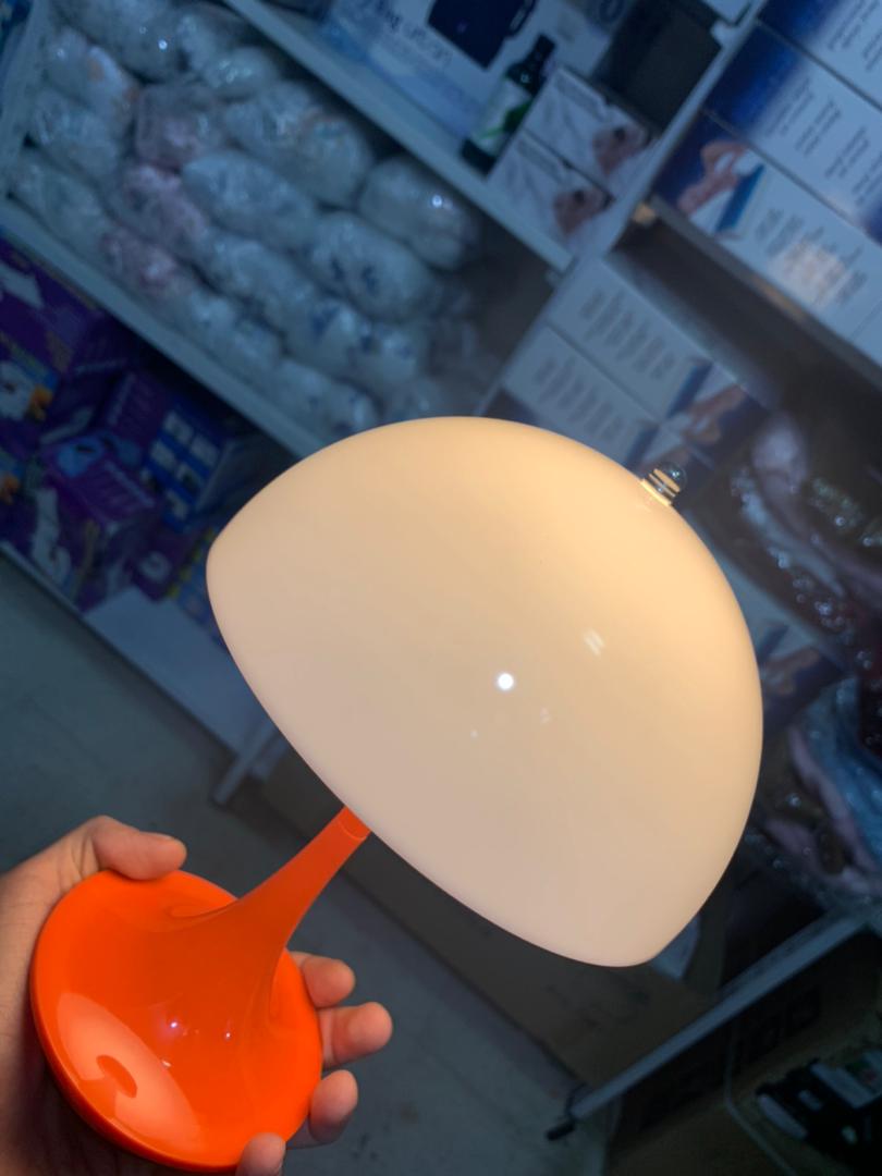 مصباح طاولة LED بتصميم فطر