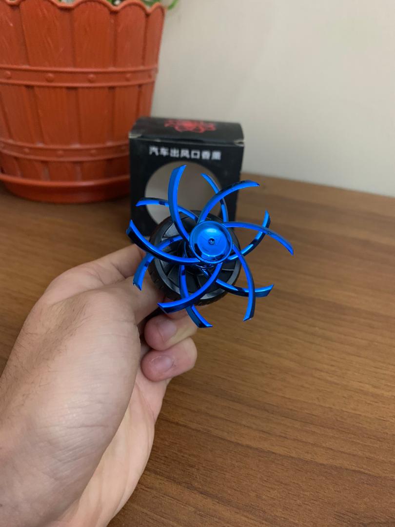 Diffuseur de parfum pour grille d'aération
