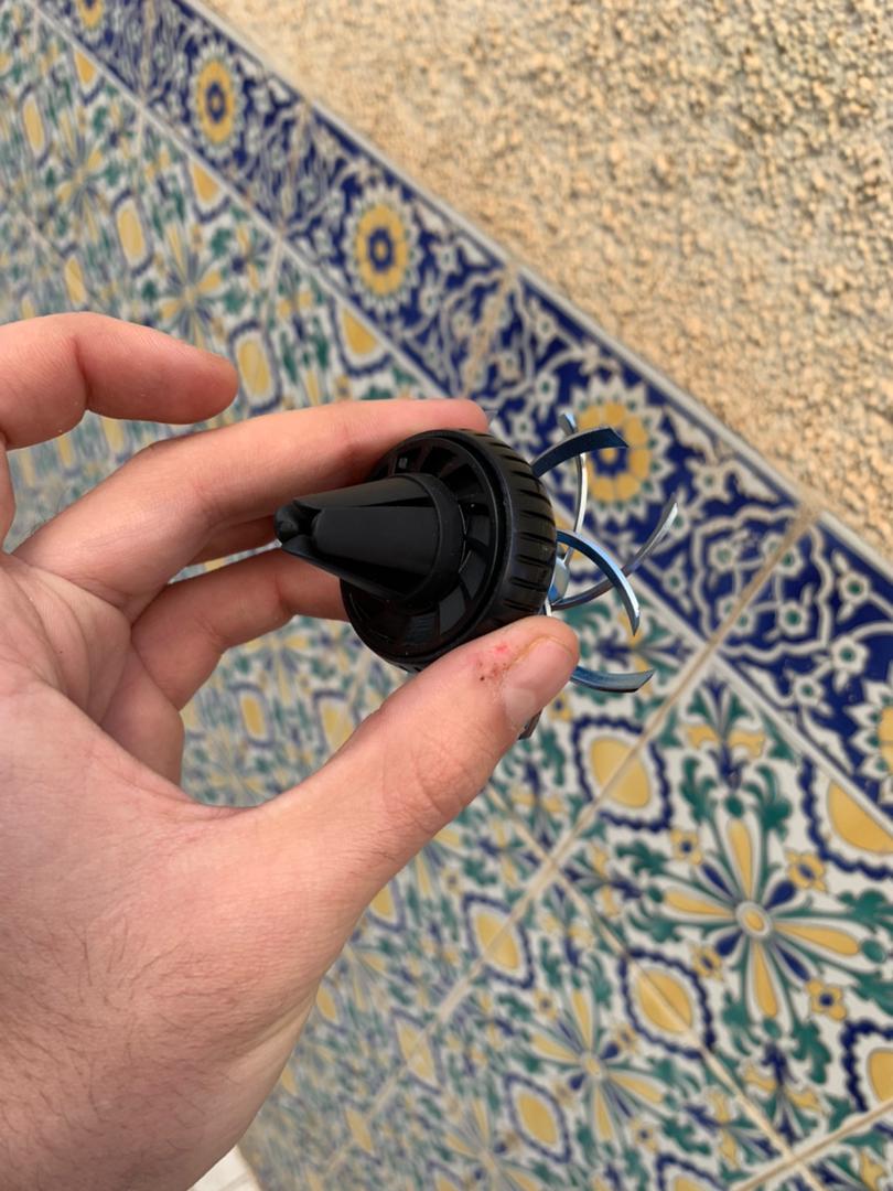 Diffuseur de parfum pour grille d'aération