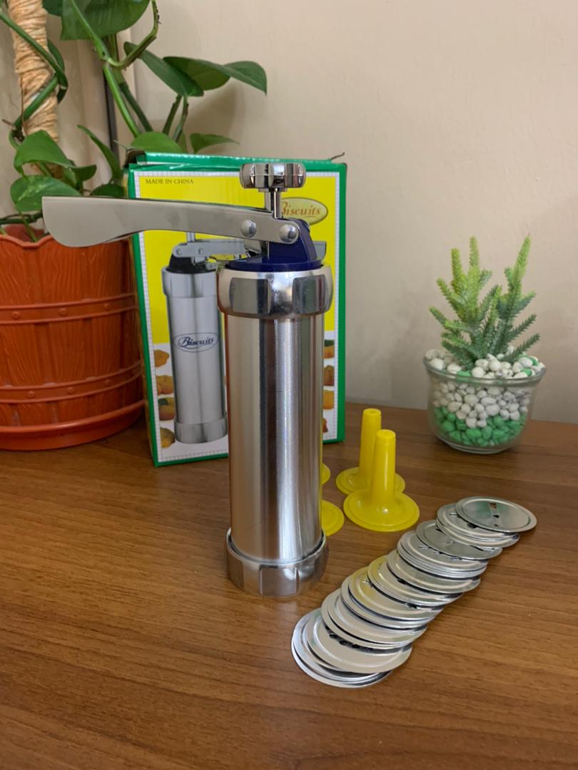 Machine à Biscuit Avec 20 Moules – ماكينة البسكويت مع 20 قالب