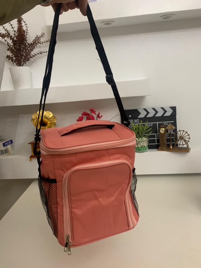 Large capacity insulated lunch bag with shoulder strap