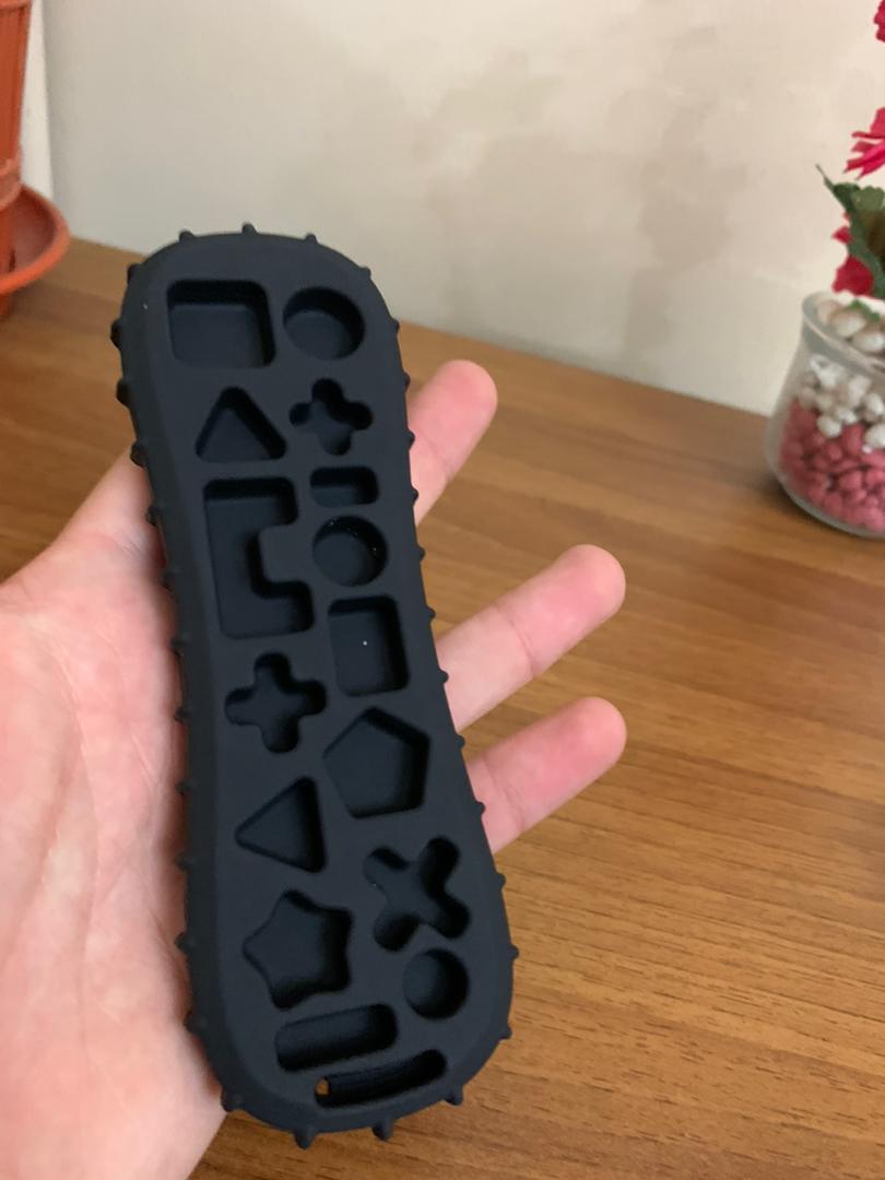 عضاضة أطفال سيليكون على شكل جهاز تحكم