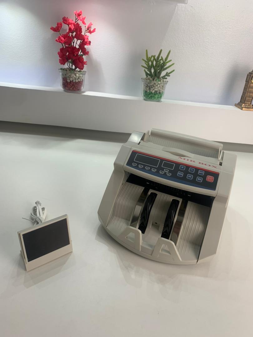 Compteuse de billets automatique avec détection UV