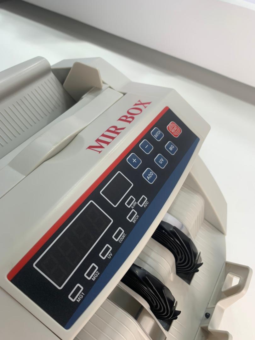 Compteuse de billets automatique avec détection UV