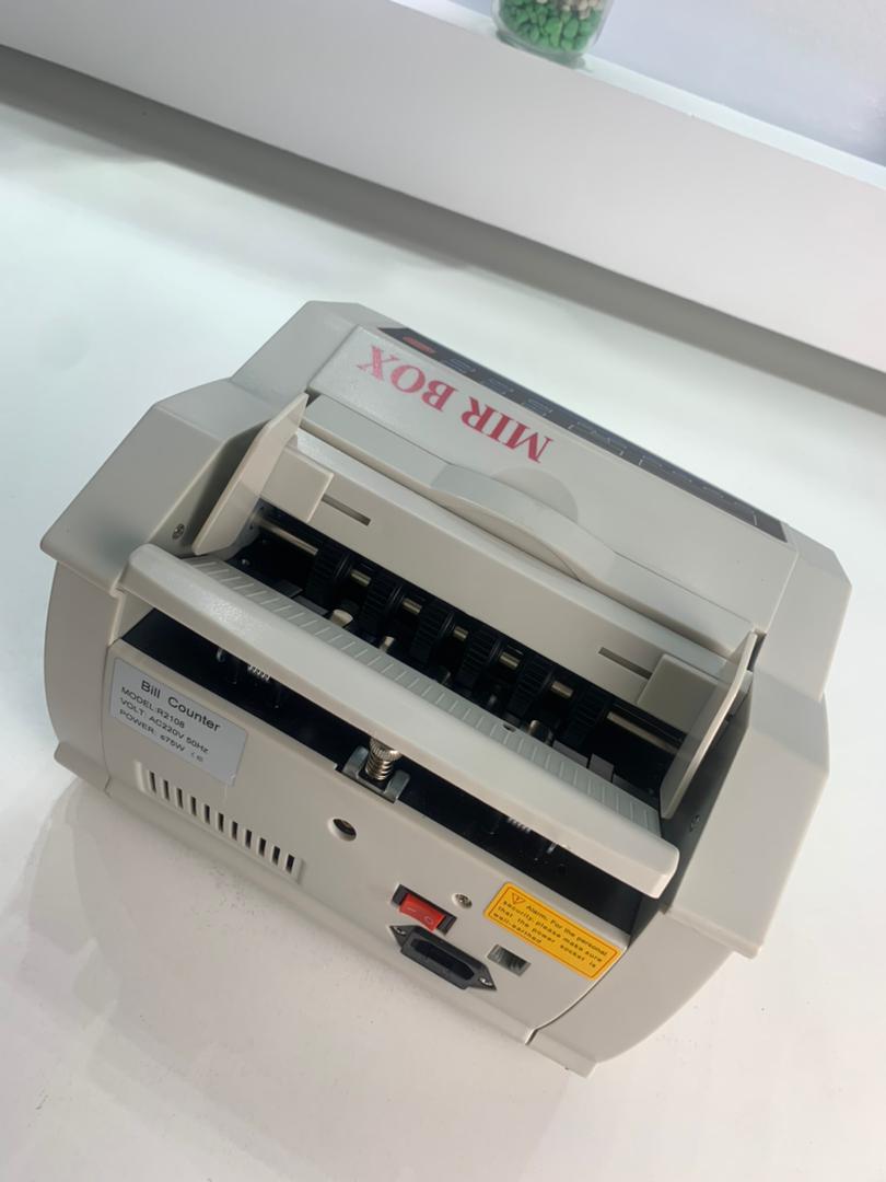 Compteuse de billets automatique avec détection UV