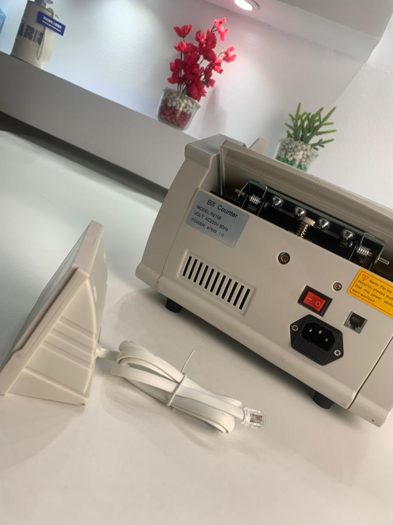 Compteuse de billets automatique avec détection UV