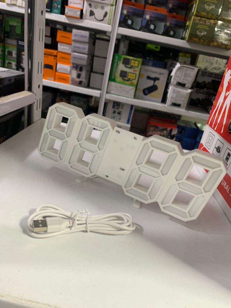 ساعة حائط رقمية LED ثلاثية الأبعاد