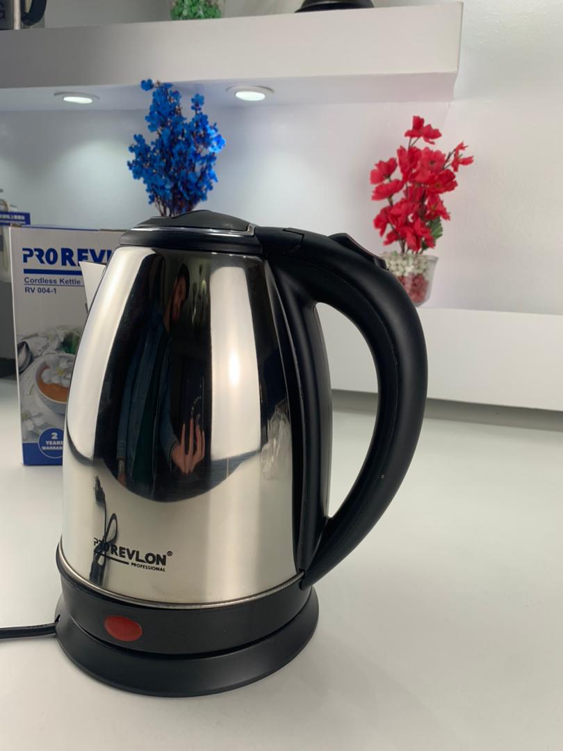 Pro Revelon Bouilloire électrique 1.8 Litres RV004-1 - غلاية كهربائية