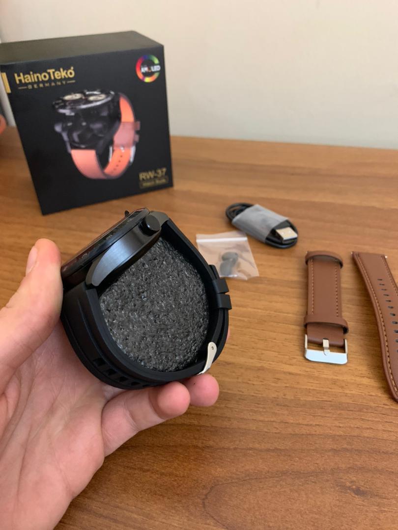 SmartWatch Connectée HainoTeko RW37 avec Écouteurs Intégrés de Façon Moderne – ساعة ذكية مع سماعات مدمجة بطريقة عصرية