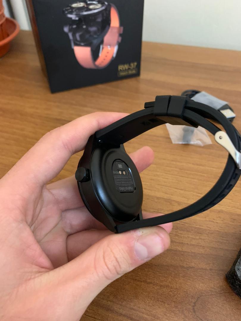 SmartWatch Connectée HainoTeko RW37 avec Écouteurs Intégrés de Façon Moderne – ساعة ذكية مع سماعات مدمجة بطريقة عصرية