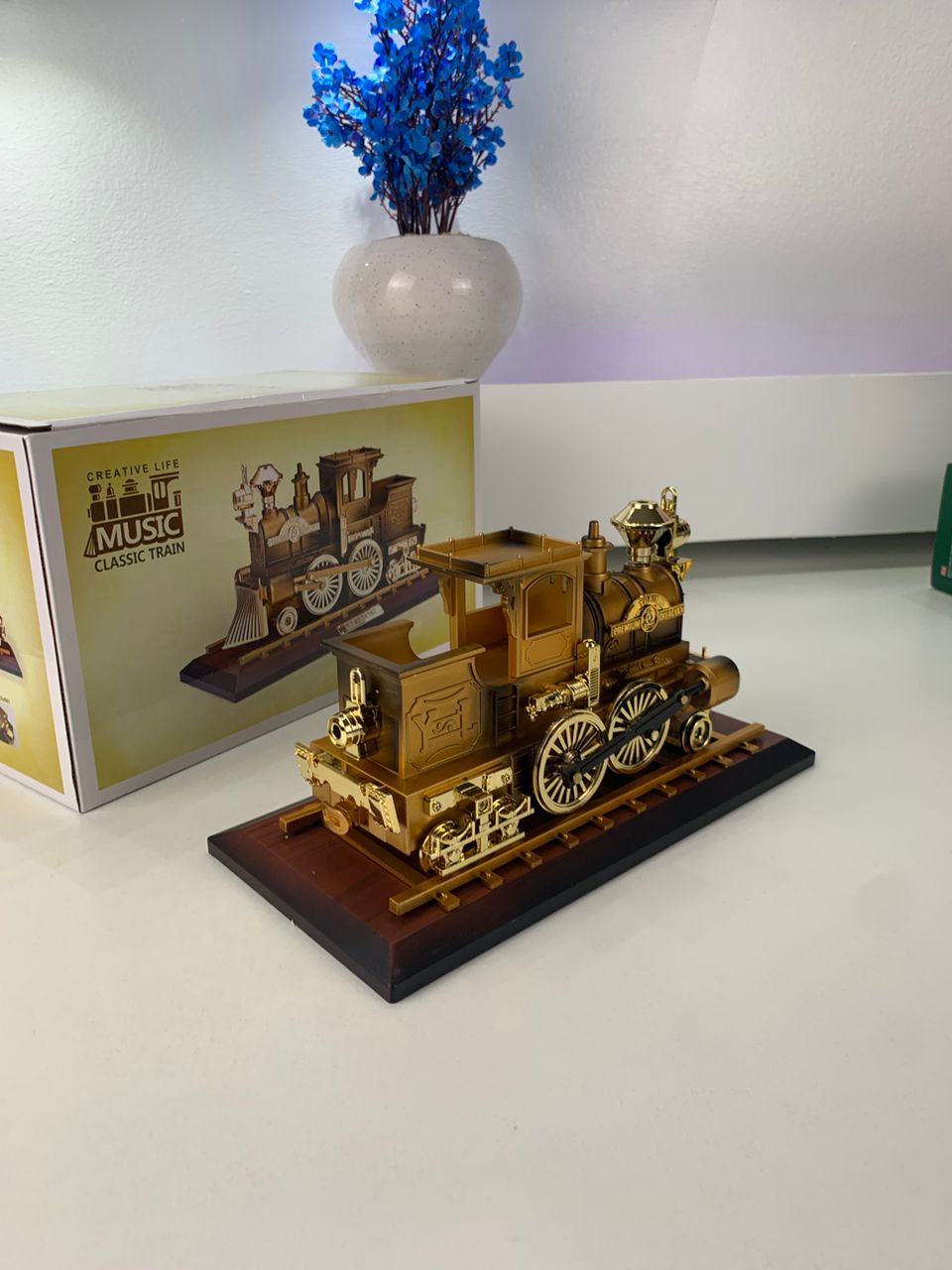 Boîte à musique locomotive mobile en bronze