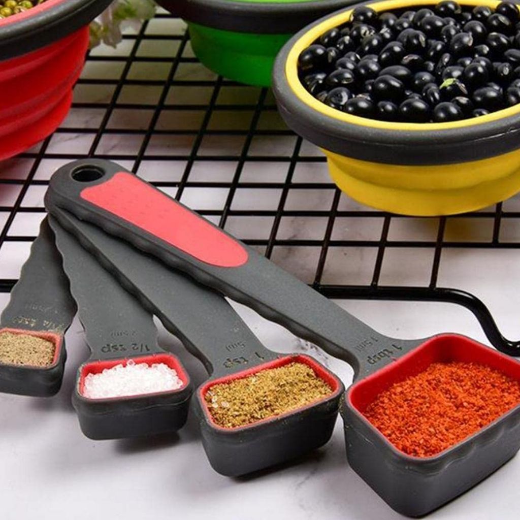 Ouvre-boîte Multifonction 4 en 1 et Cuillères à Mesurer Pliables en Silicone -  فتاحة العلب متعددة الوظائف و ملاعق قياس قابلة للطي