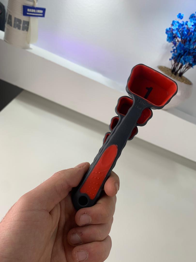 Ouvre-boîte Multifonction 4 en 1 et Cuillères à Mesurer Pliables en Silicone -  فتاحة العلب متعددة الوظائف و ملاعق قياس قابلة للطي