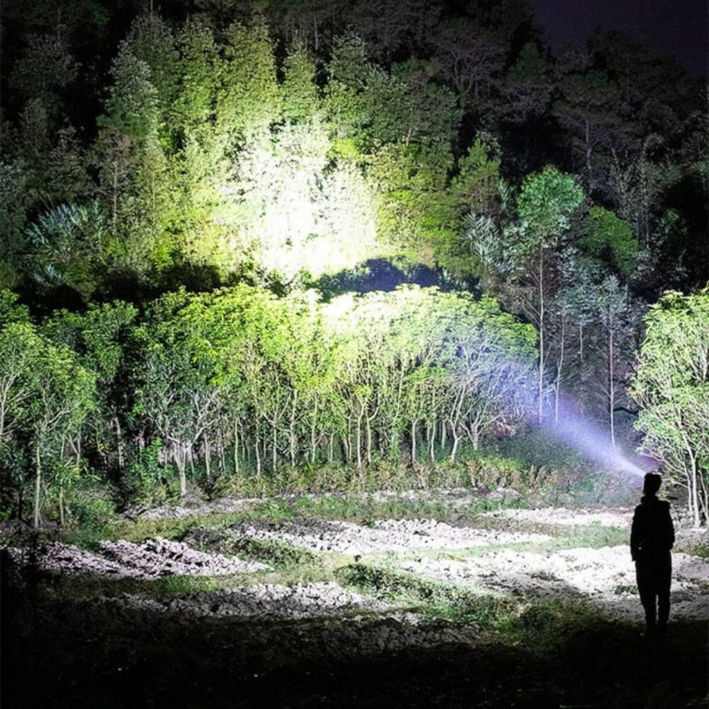 LED flashlight with telescopic zoom and fluorescent strips