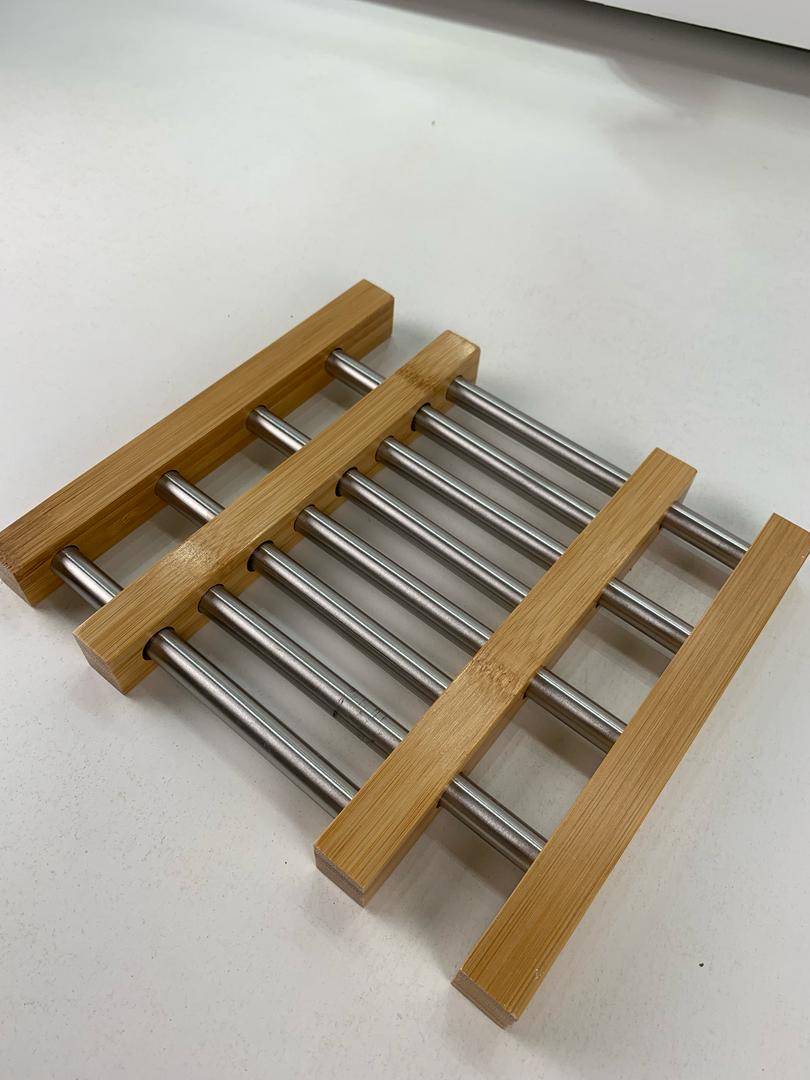 Dessous de Plat Extensible en Bambou et Acier Inoxydable – قاعدة أواني قابلة للتمديد