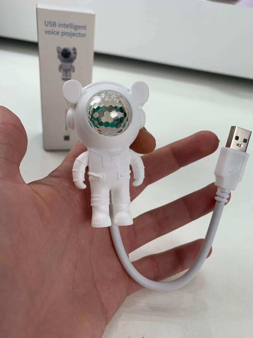 جهاز عرض النجوم الذكي أسترونوت LED بمنفذ USB