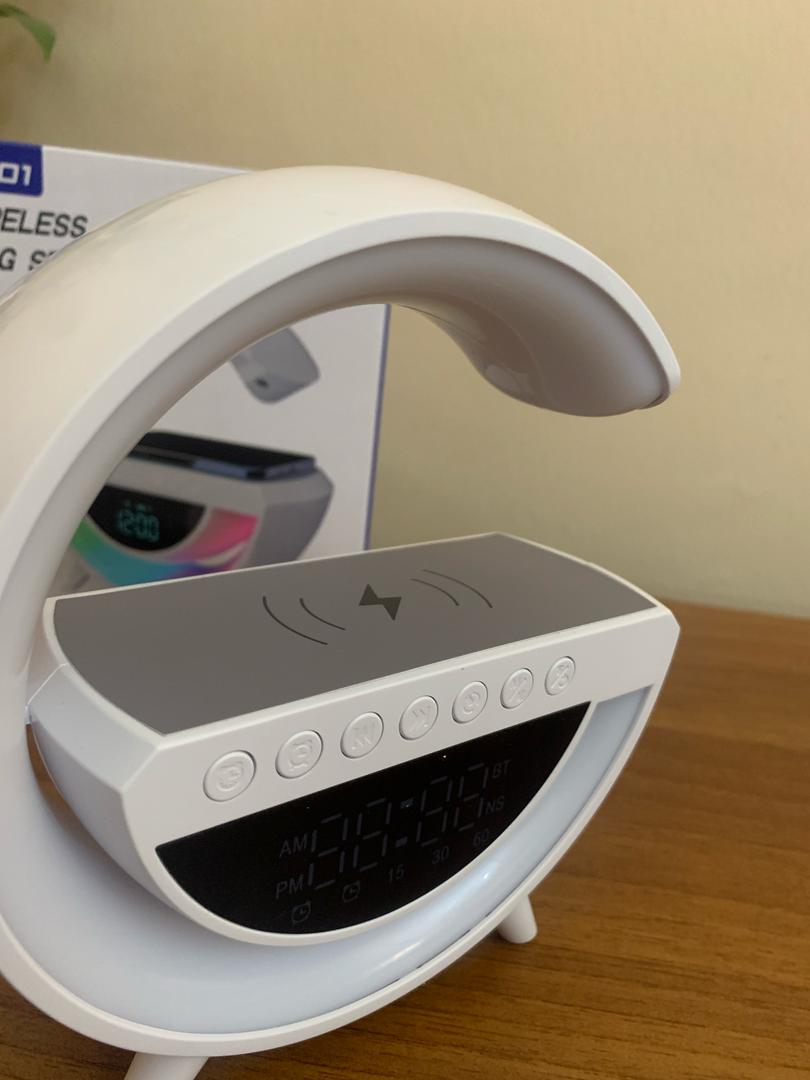 Lampe d'Ambiance LED avec Chargeur Sans Fil et Enceinte Bluetooth - مصباح مع شاحن لاسلكي ومكبر صوت بلوتوث