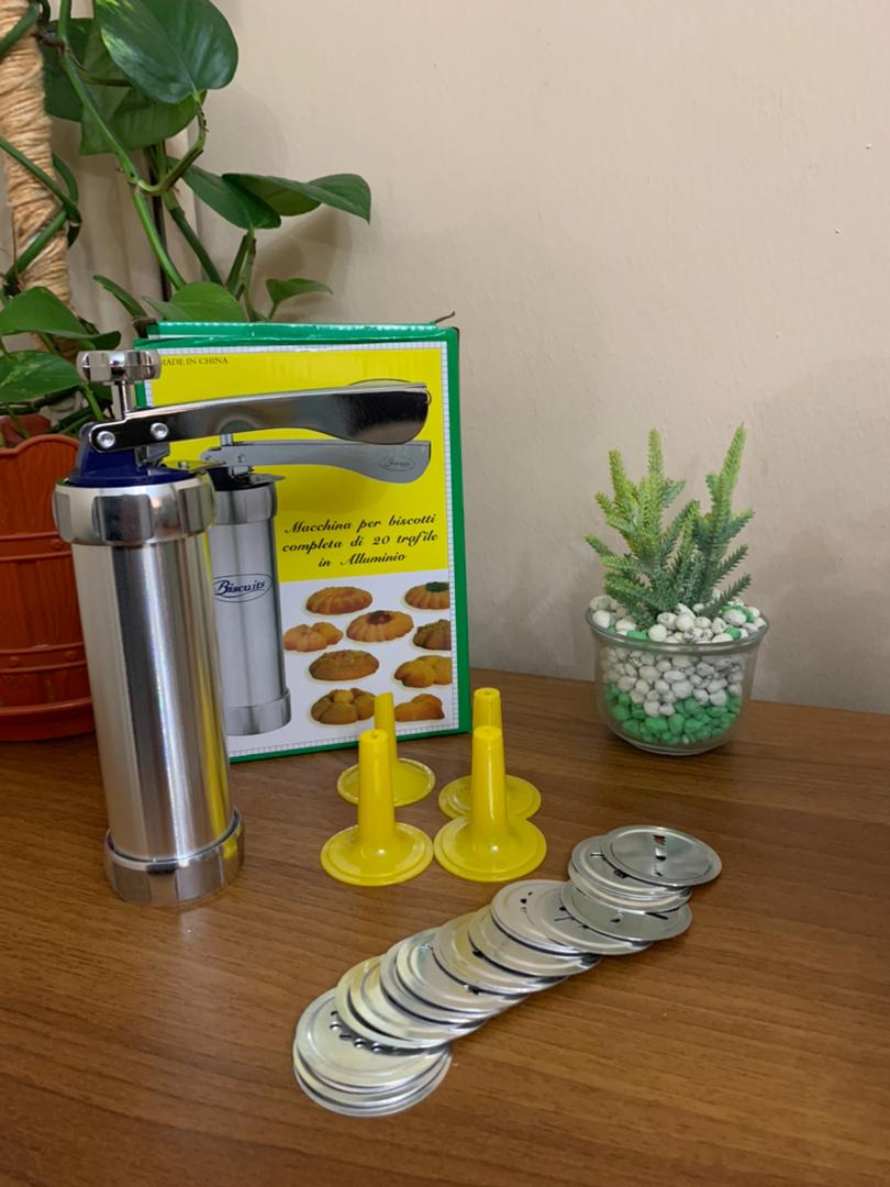 Machine à Biscuit Avec 14 Moules