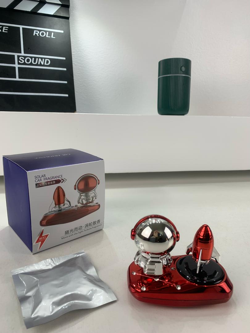 Solar astronaut car air freshener