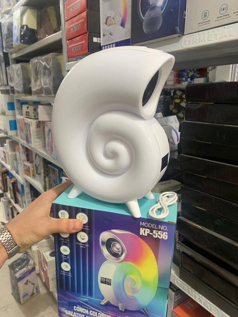 Lampe de table avec haut-parleur Bluetooth et éclairage RGB
