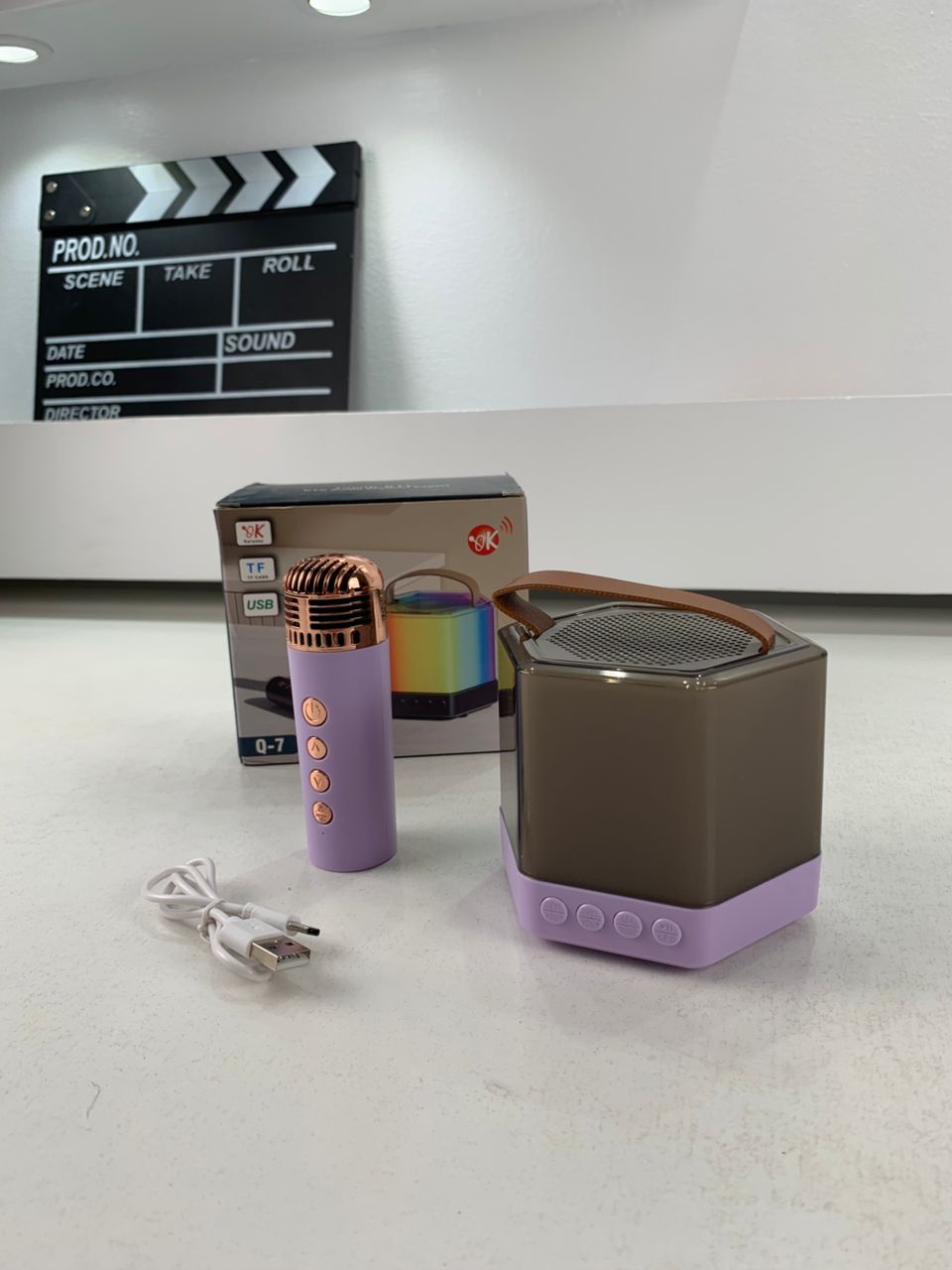 Enceinte Karaoké avec éclairage RVB et microphones sans fil – مكبر صوت كاريوكي