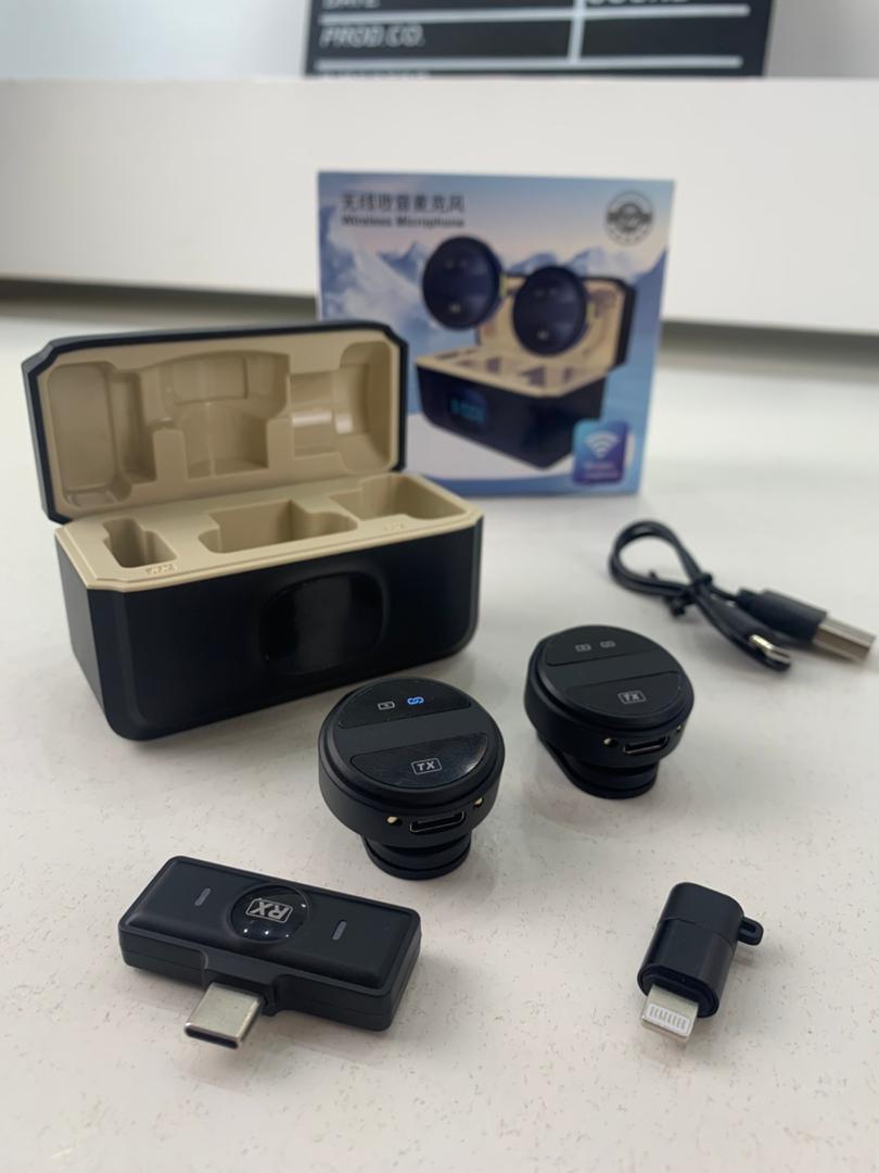 Double Microphone à clipser sans fil iPhone et TYPE C avec étui de chargement – ميكروفون ثنائي مع علبة شحن
