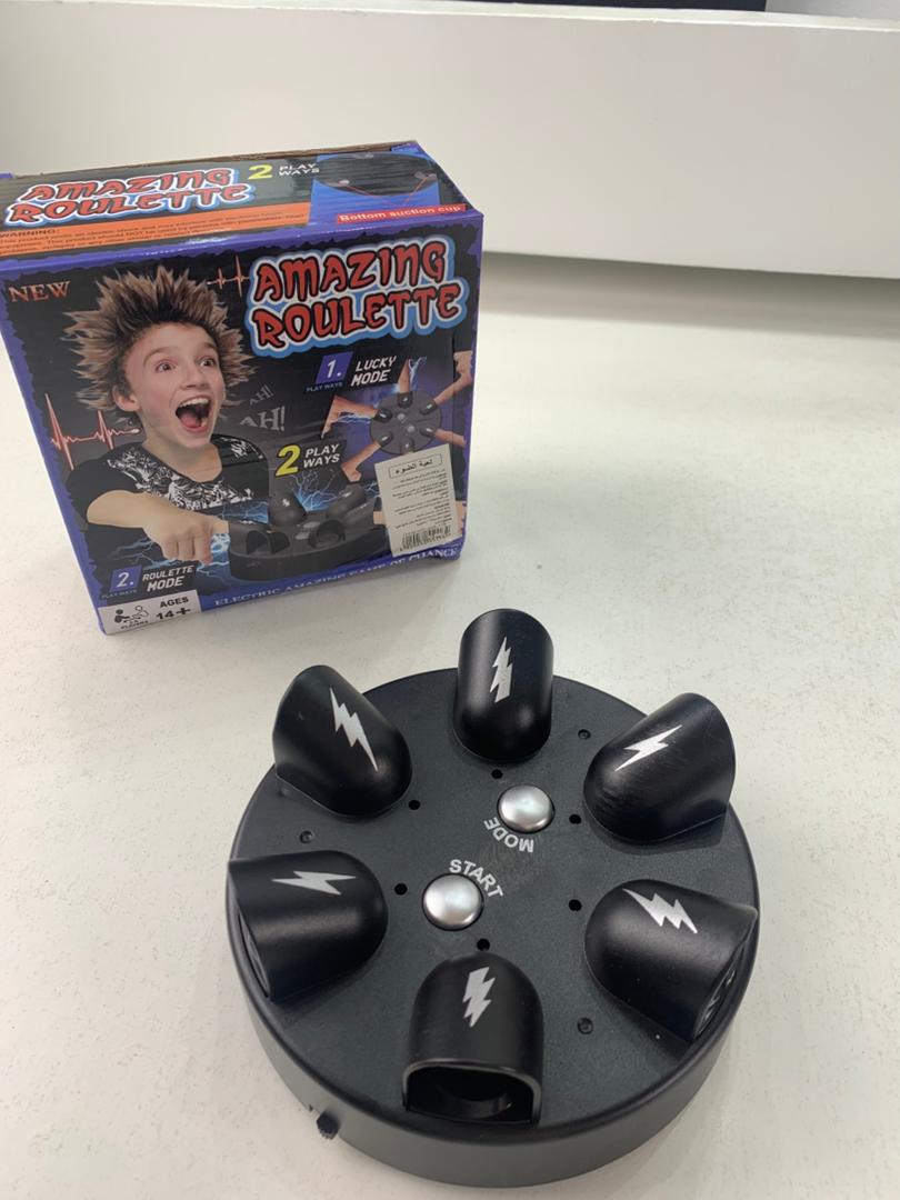 Multiplayer electric shock roulette game