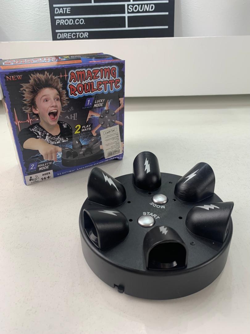 Multiplayer electric shock roulette game