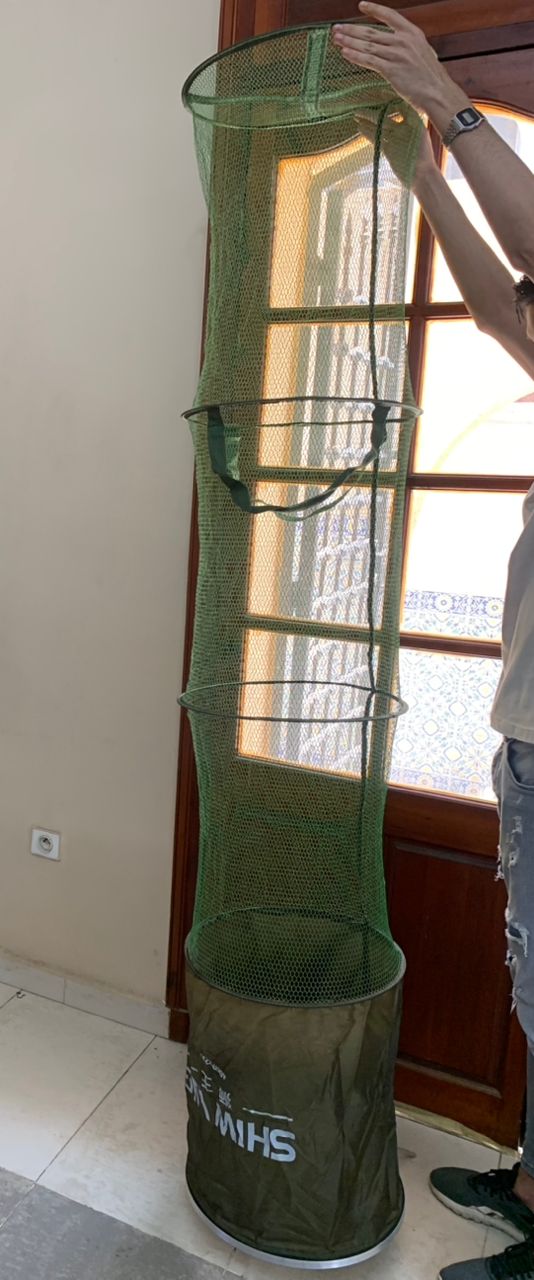 Foldable fishing net