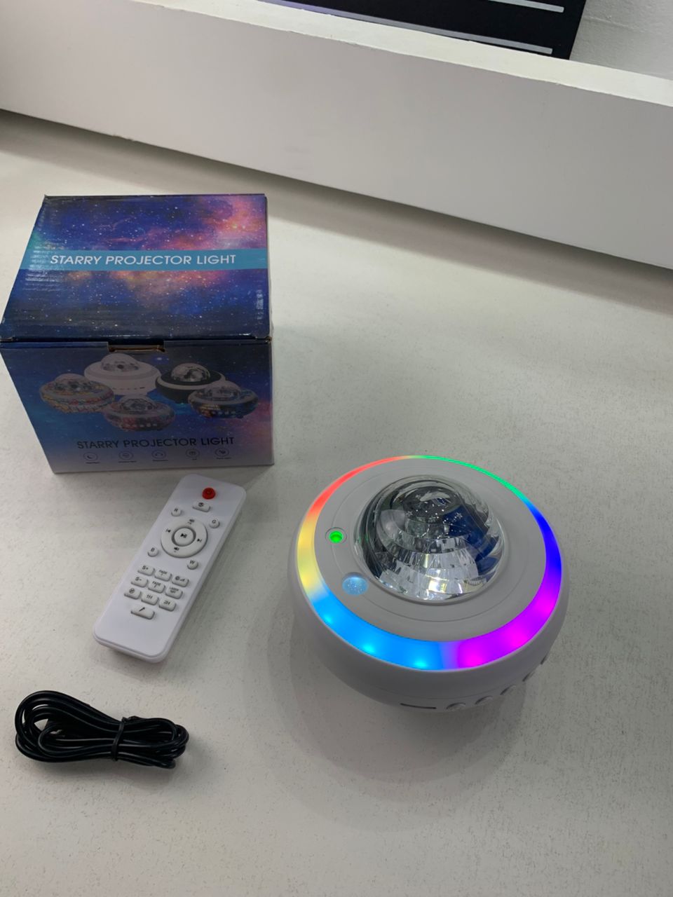 Enceinte Bluetooth et projecteur de galaxie 2-en-1 effet nébuleuse