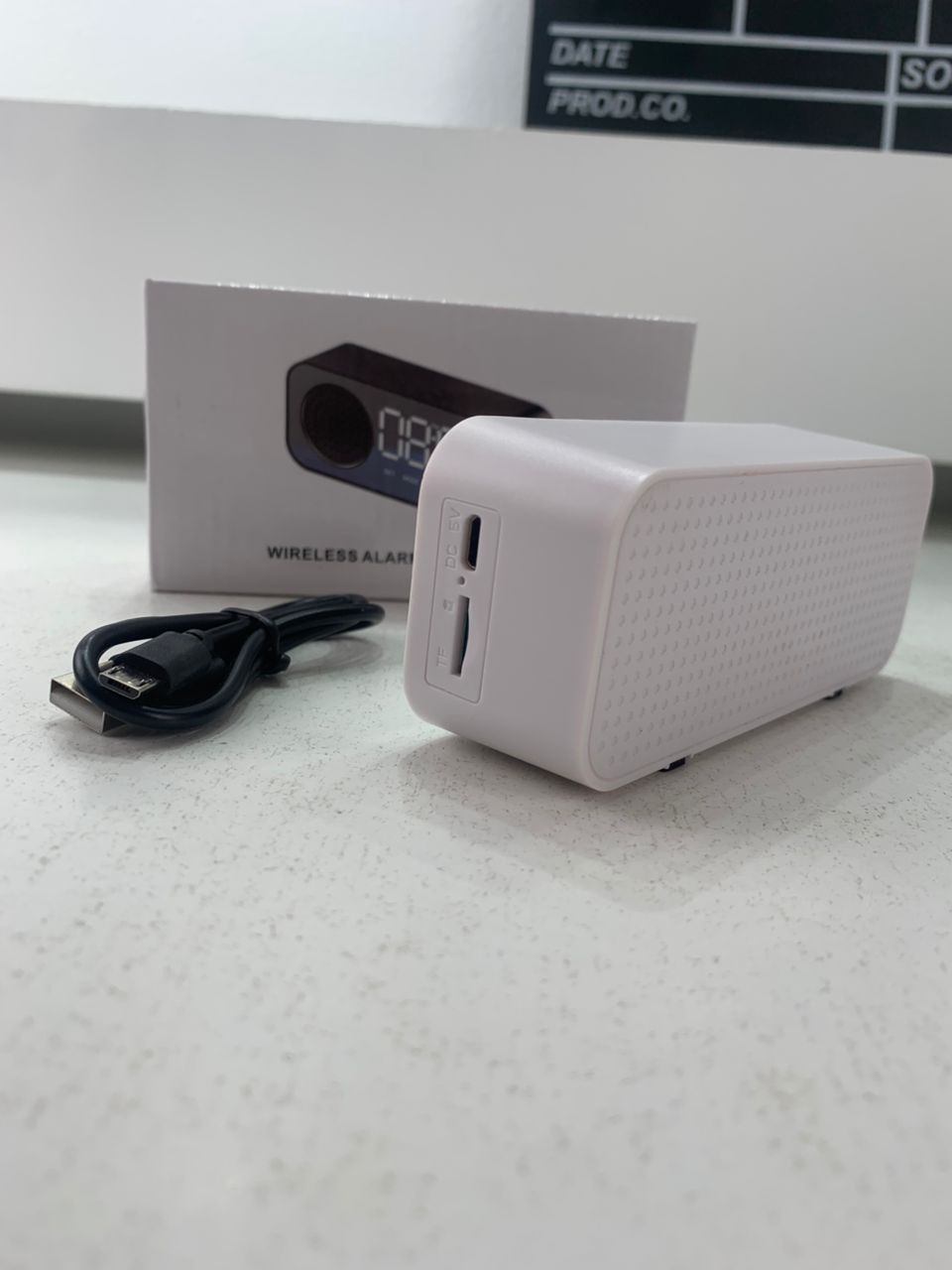 Haut Parleur Bluetooth et Réveil de bureau à LED numérique forme rectangulaire – مكبر صوت ومنبه إلكتروني