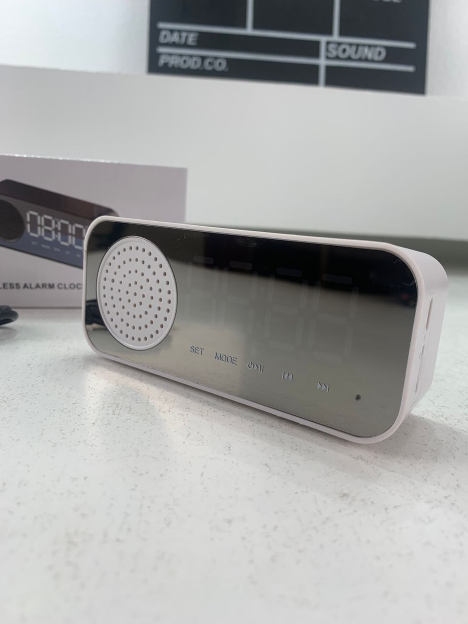 Haut Parleur Bluetooth et Réveil de bureau à LED numérique forme rectangulaire – مكبر صوت ومنبه إلكتروني