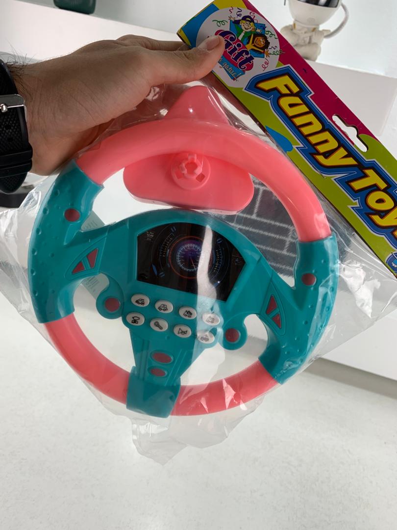 Kids simulated driving steering wheel toy with light and music